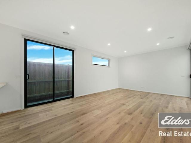 BEAUTIFUL LOW MAINTAINANCE HOME IN THE HEART OF MAMBOURIN!