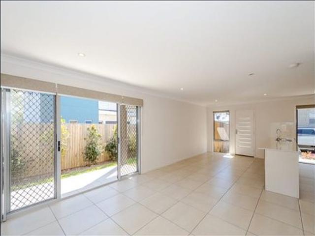 BEAUTIFUL LOW SET MODERN UNIT