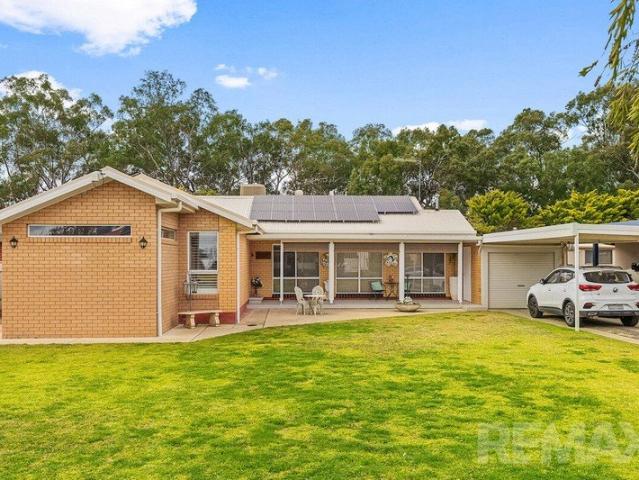 Beautiful Lake Albert Family Home