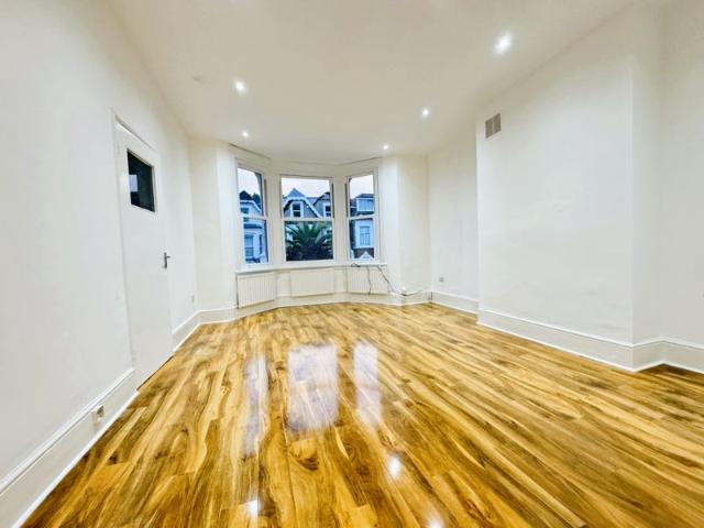 Beautiful Large 2 Bed Romola Road Tulse Hill SE24