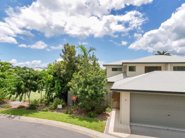 Beautiful large and spacious 4 Bedroom Townhouse with Resort Pool and Tennis Court