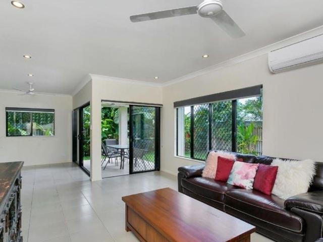Beautiful large and spacious 4 Bedroom Townhouse with Resort Pool and Tennis Court