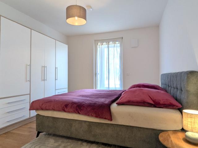 Beautiful large apartment at the lake near Berlin, BER, Tesla.