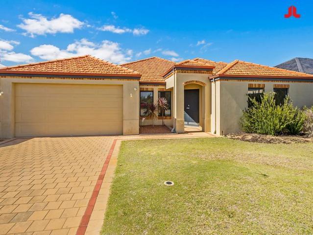 LEASE PENDING BEAUTIFUL LARGE FAMILY HOME IN SOUGHT AFTER SHOALWATER!