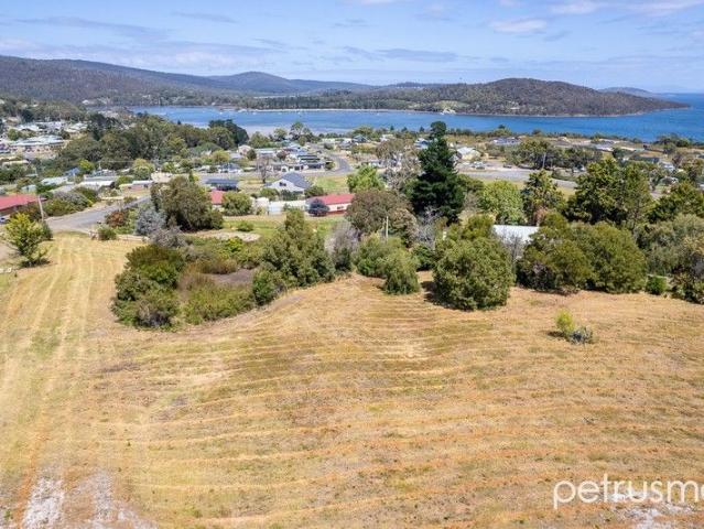 Beautiful large land, with extensive views