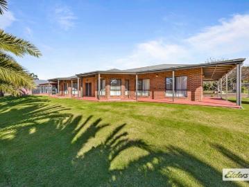 Beautiful Lifestyle Acres Only Minutes From Town