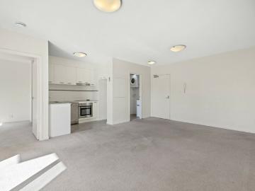 Beautiful Light Filled Apartment!