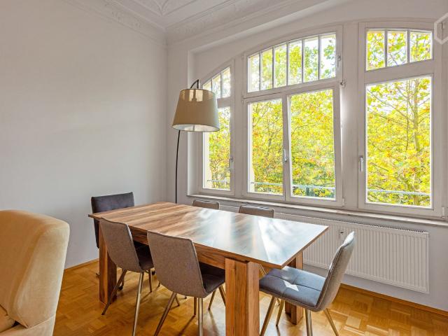 Beautiful, light flooded, fully equipped, 2 room apartment with winter garten near Völkerschlachtsdenkmal, Leipzig Amsterdam Apartments for Rent