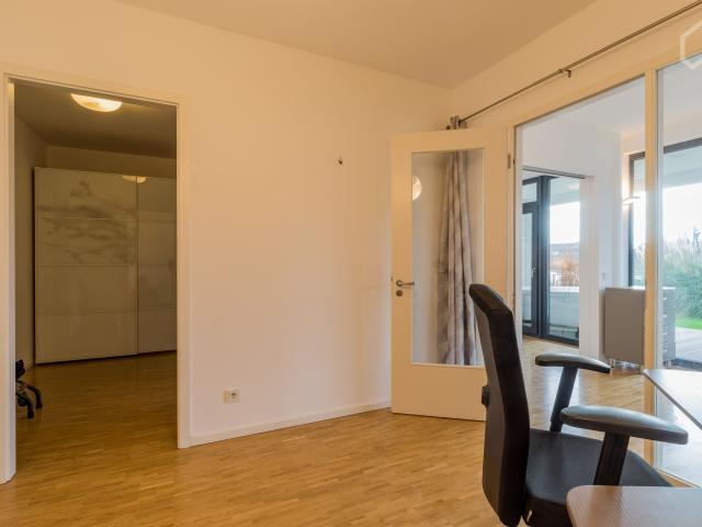 Beautiful luxury apartment in the city center of Berlin directly on the river Spree with 180 degree river view