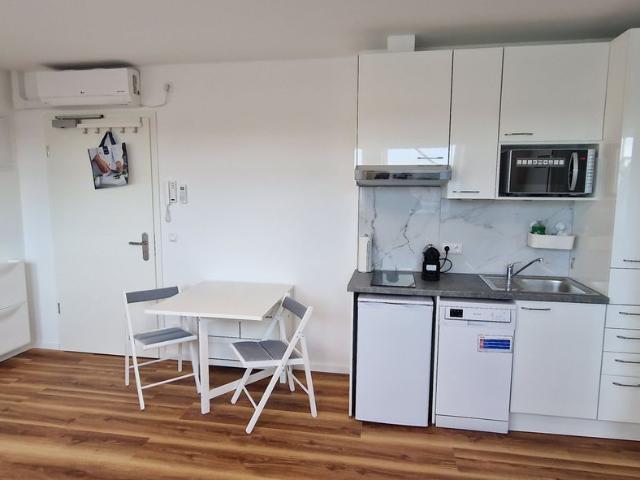 Beautiful, luxurious 1,5 room attic apartment, Berlin Amsterdam Apartments for Rent