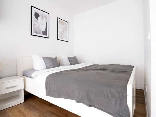 Beautiful & modern double bed studio in the center of Osnabrück, Osnabruck Amsterdam Apartments for Rent
