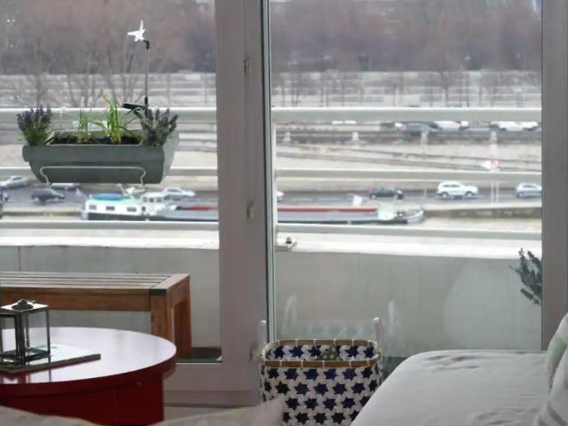 Beautiful modern flat on the quays of the Seine, Paris Amsterdam Apartments for Rent