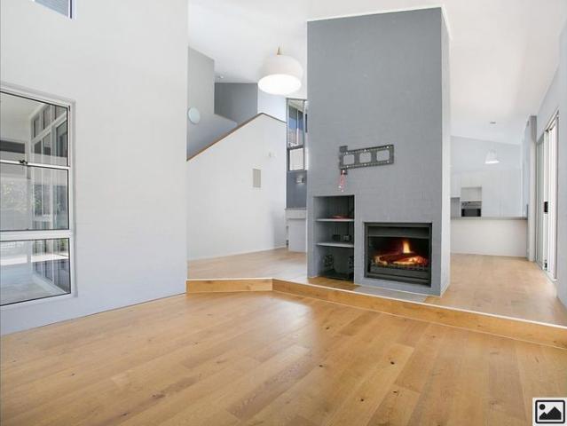 Beautiful Modern Home Minutes to the Beach
