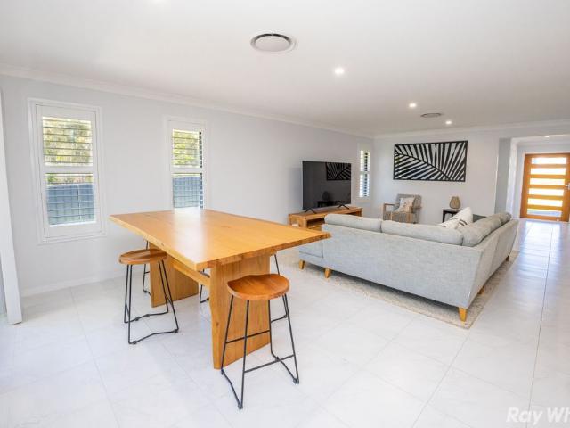 BEAUTIFUL MODERN HOME WITH PLENTY TO OFFER!