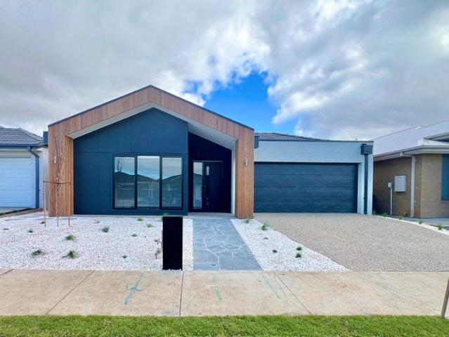 Beautiful, modern living Club Coridale included