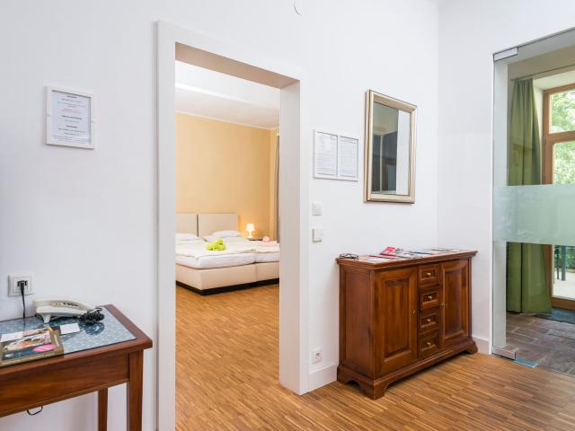 Beautiful, modern suite with nice neighbours