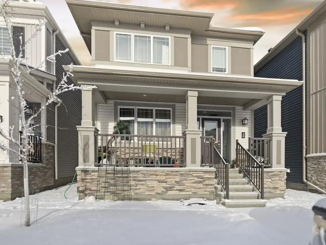 BEAUTIFUL MAIN FLOOR IN DESIRABLE CITYSCAPE — 3 Bedrooms Main Floor