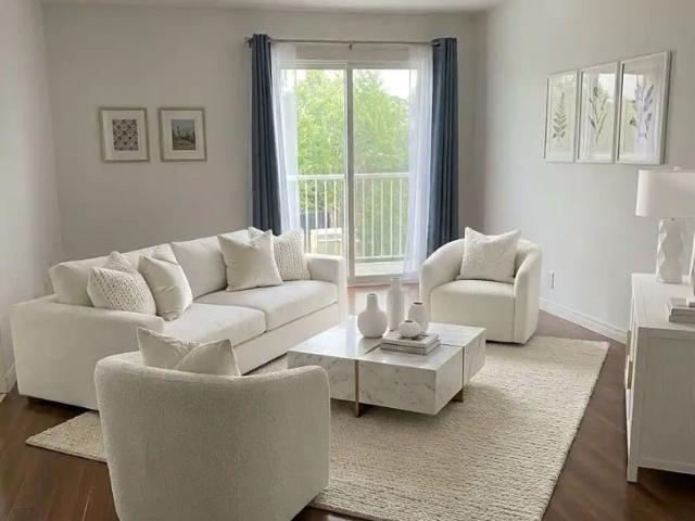 Beautiful main floor in exclusive neighborhood — 3 Bedrooms Main Floor