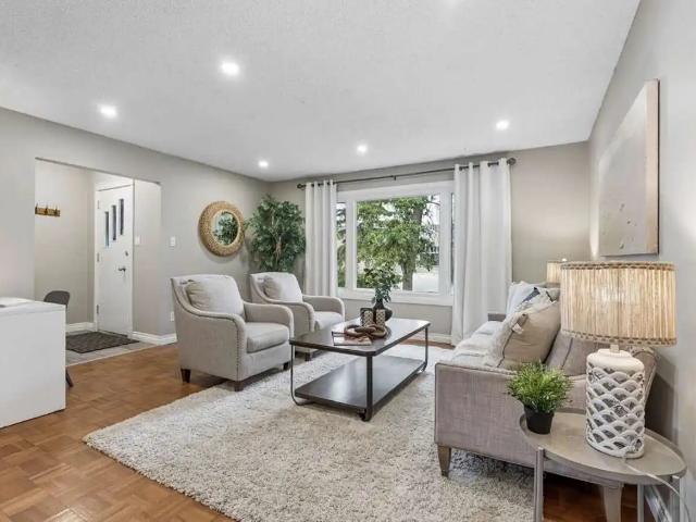 Beautiful Main Floor Suite | Spacious Kitchen | Pet Friendly l Utilities Include