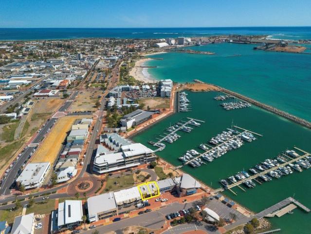 Beautiful Marina Location with view