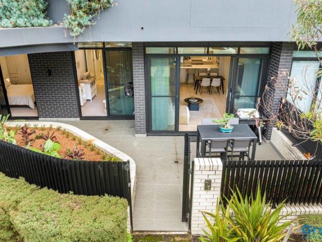 Beautiful North Facing, Garden Apartment