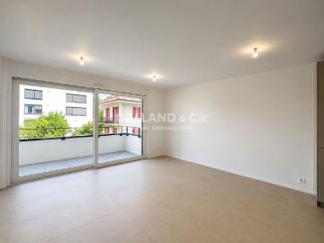 Beautiful new apartment in the heart of a sought after neighborhood