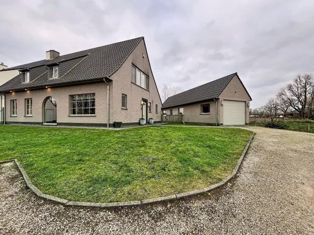Beautiful new building with rural character and 4 bedrooms