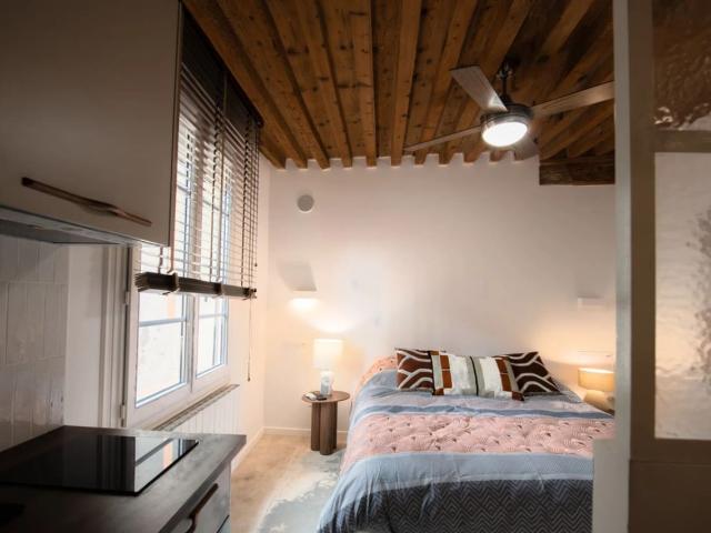 Beautiful new flat surrounded by shops, just a few minutes' walk from Place Bellecour, Lyon Amsterdam Apartments for Rent