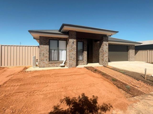 Beautiful new home for lease $585.00 per week