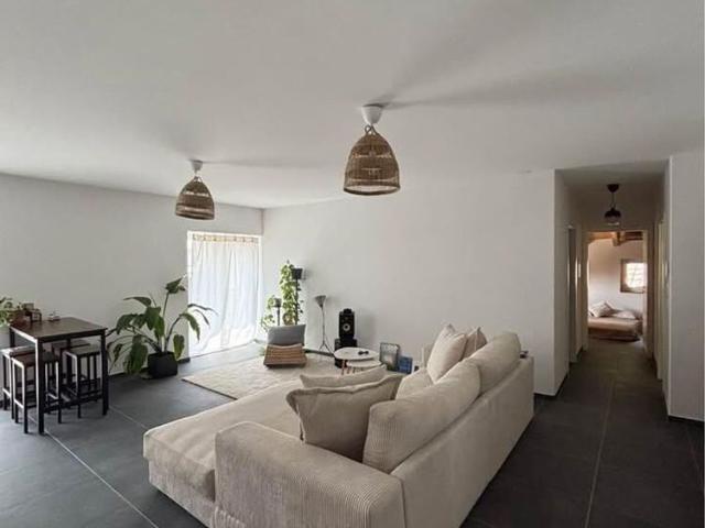 Beautiful new 4.5 room apartment / 3 bedrooms / 1 bathroom / 1 parking space