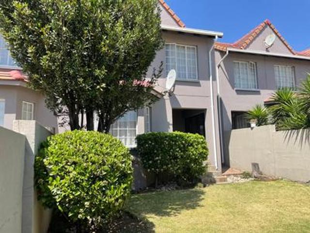 beautiful sought after unit in edenglen