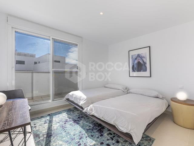 Beautiful Southwest Facing Three Bedroom with Two Large Terraces in La Rerserva
