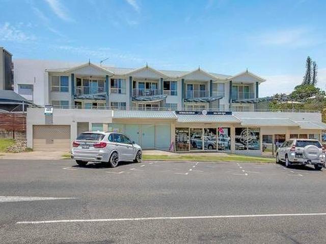 BEAUTIFUL SEA VIEW UNIT IN THE HEART OF TOWN