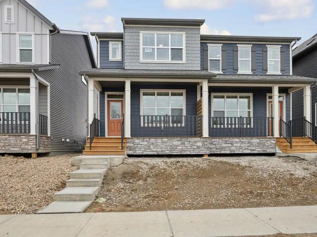 Beautiful Semi Detached Home 3 Bed+den 2.5 Bath In Legacy