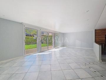 Beautiful semi detached house with south facing garden