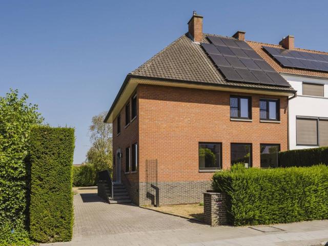 Beautiful semi detached house for rent in Heule!