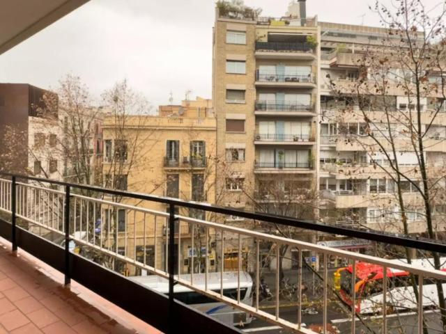 Beautiful single bedroom close to Diagonal metro station