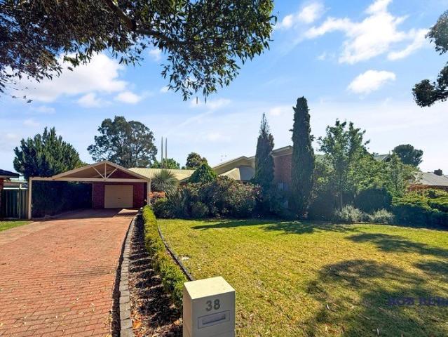 Beautiful Spacious 3 Bedroom Home with Multiple Living Areas in a Quiet Street