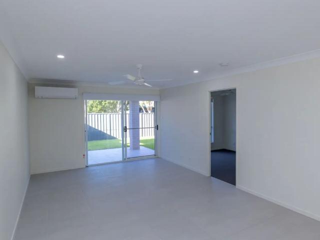 BEAUTIFUL SPACIOUS 3 BEDROOM VILLA!
