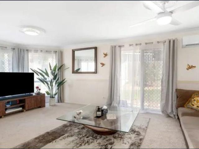 BEAUTIFUL & SPACIOUS 4 BEDROOM HOME CONVENIENT LOCATION