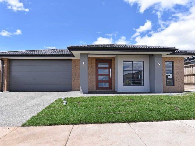 Beautiful & Spacious 4 Bedroom Home in Gisborne Dual Master Suites, Deluxe Kitchen & Two Living Zone