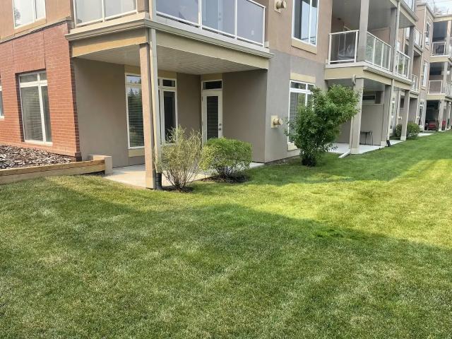 Beautiful, spacious corner unit in desirable Cooperwood, Spruce Cliff — 2 Bedrooms Condo Unit