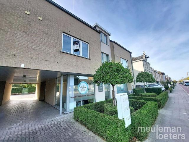 Beautiful spacious and move in ready luxury apartment with g