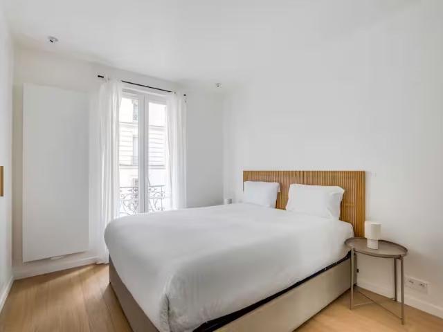 Beautiful, spacious apartment for 4 people in Sacré Cœur