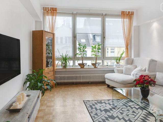 Beautiful & spacious apartment located in Dusseldorf, Dusseldorf Amsterdam Apartments for Rent