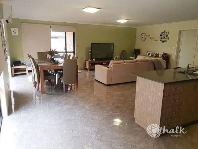 BEAUTIFUL SPACIOUS FAMILY HOME!