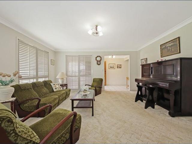 BEAUTIFUL SPACIOUS FAMILY HOME!