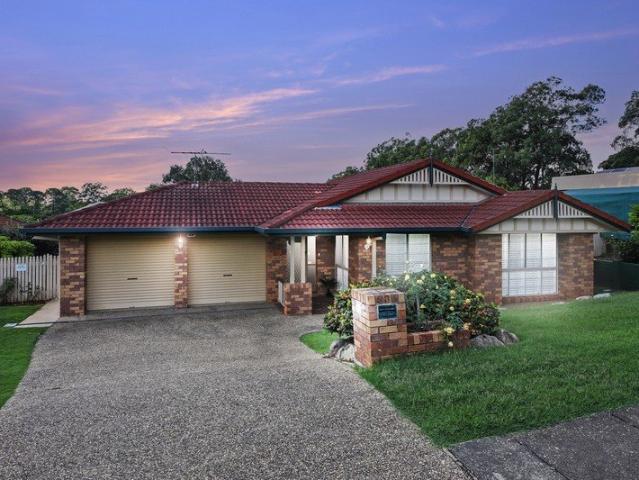 BEAUTIFUL SPACIOUS FAMILY HOME!