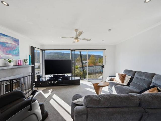 Beautiful & Spacious Family Home in a Prime Warrane Location