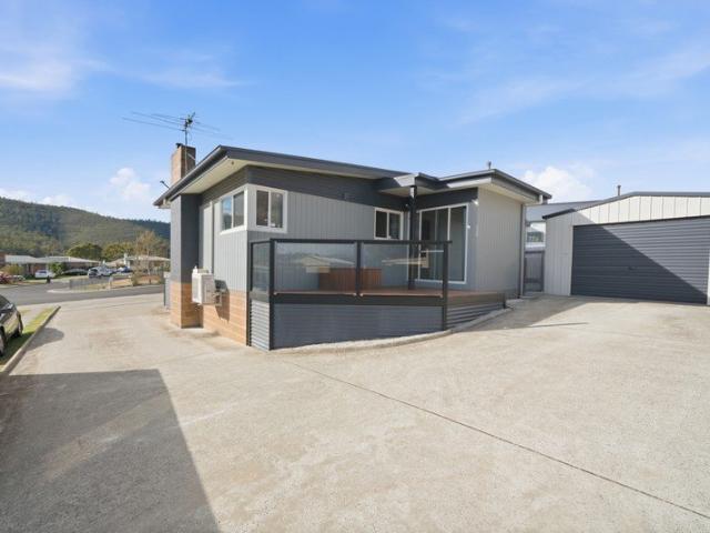 Beautiful & Spacious Family Home in a Prime Warrane Location